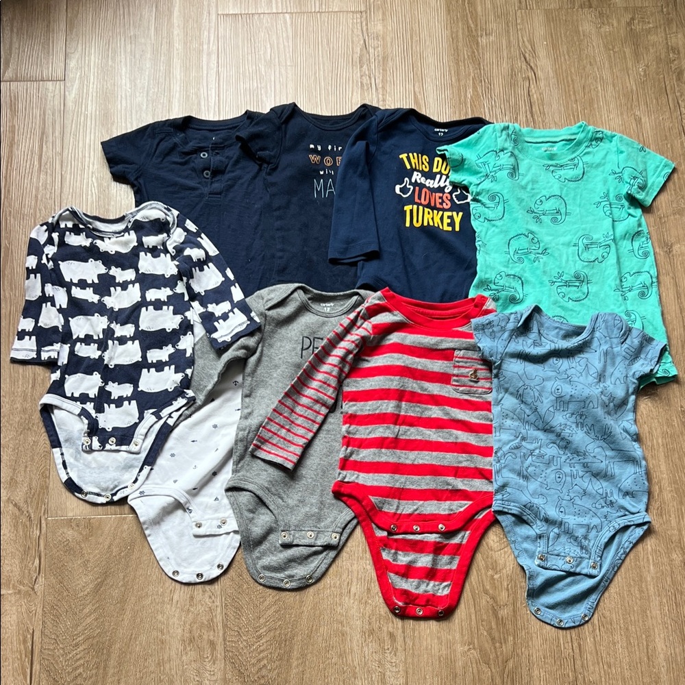 Carter’s Bundle of Baby Boy Bodysuits Size 12 Months